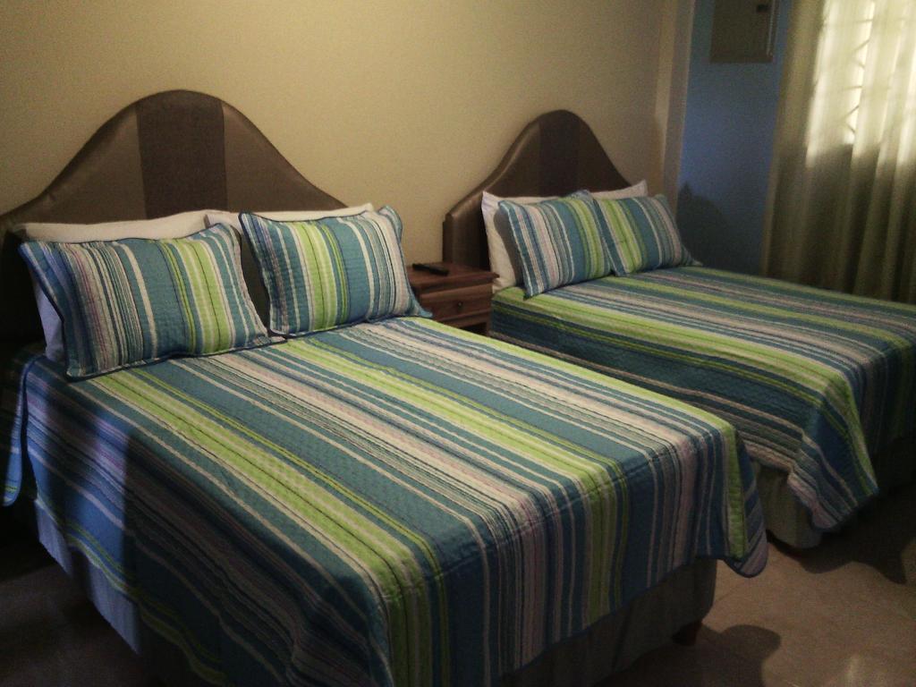 Hotel Tropik Leadonna Montego Bay Habitación foto